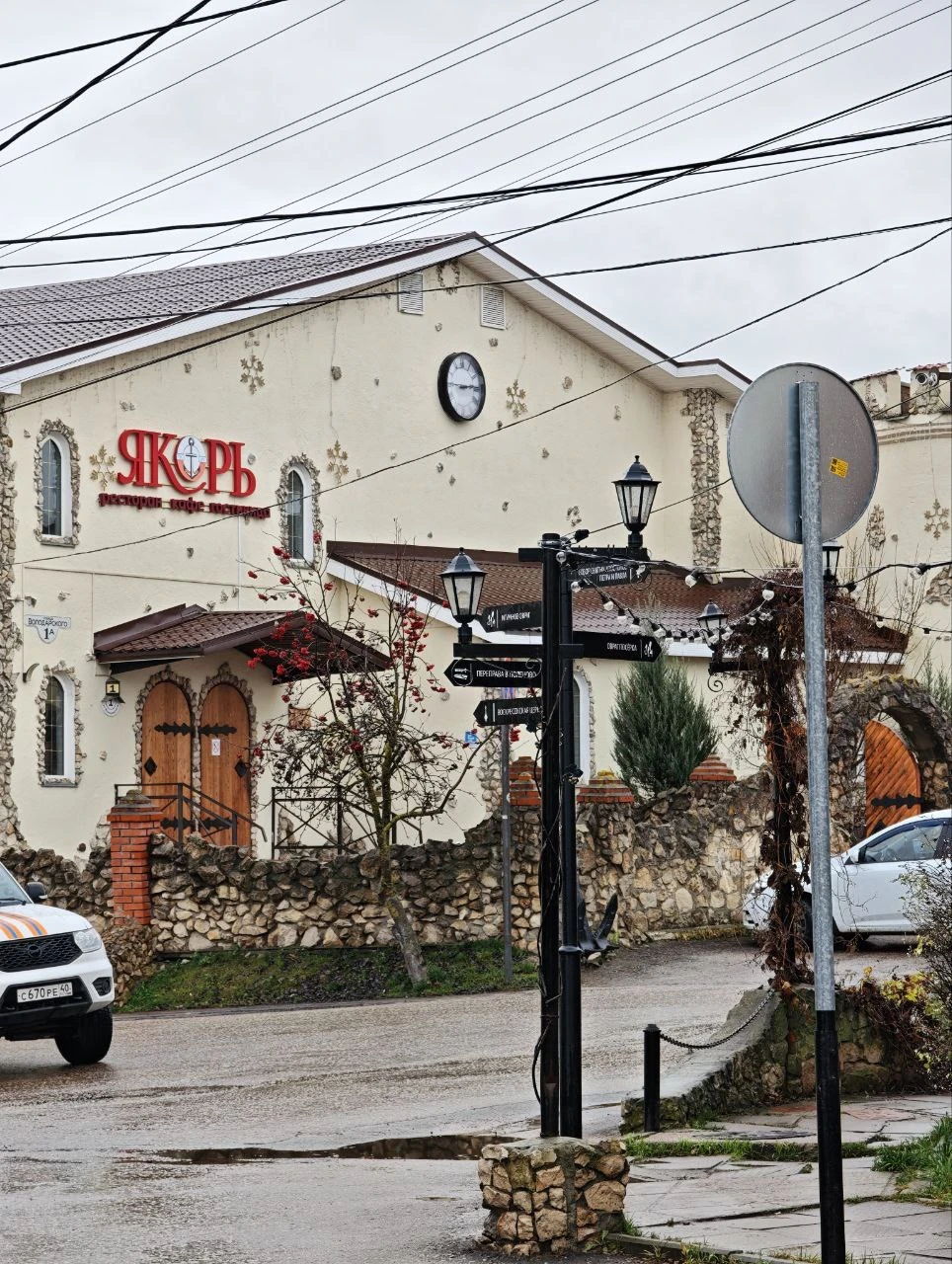 Хоть погода для экскурсии выдалась в ноябре крайне неприятной, но гуляли и слушали мы очень внимательно