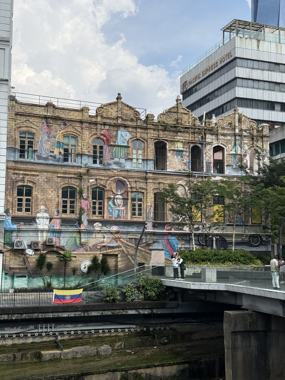 Отличная экскурсия и времяпрепровождение! Прилетели в Малайзию буквально на пару дней, чтобы отметить день рождение мамочки