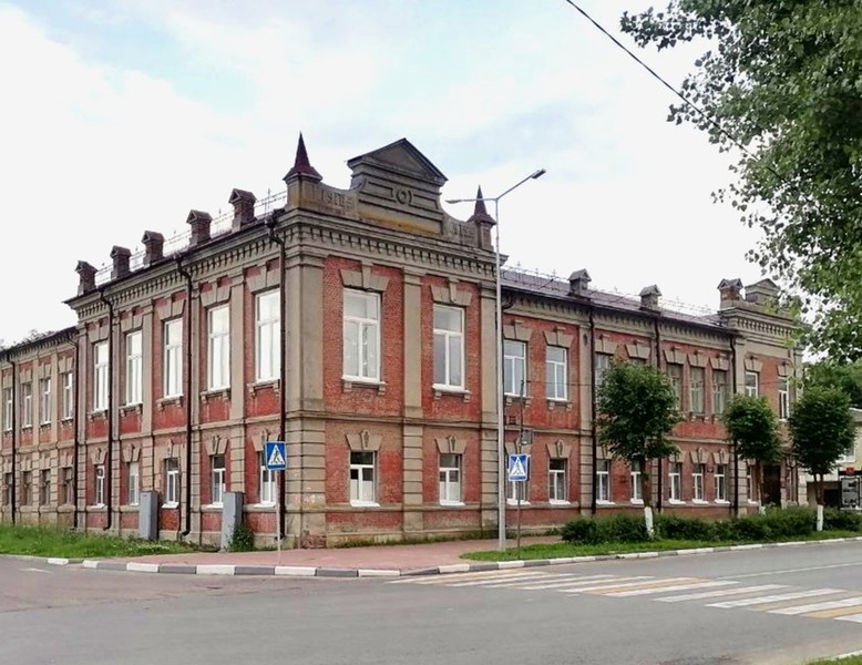 Из Владимира в Судогду: природный фонтан и рыцарский замок