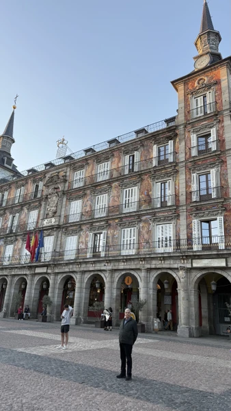 Мы прекрасно провели время, очень интересно и в непринужденном формате. Экскурсия замечательная, захотелось обязательно еще раз