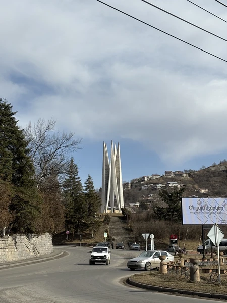 Мы провели невероятно крутой день с Тиграном. Я второй раз в Армении, влюбилась в нее еще