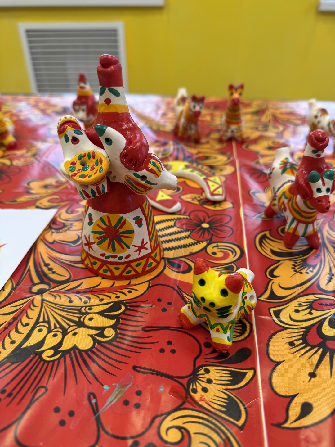 Замечательный и душевный мастер класс. Мы послушали рассказ об истории филимоновской игрушки. Откуда она родом, кто