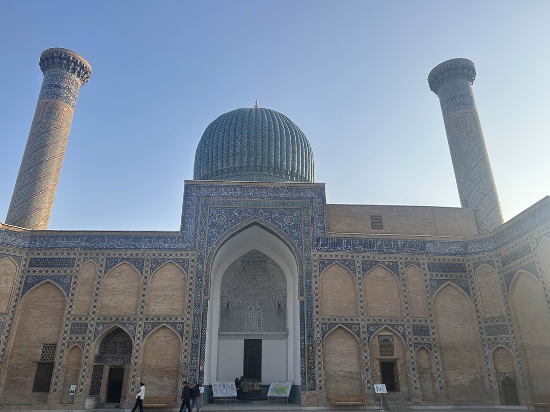 Хотели выразить свою благодарность гиду Даниеру за погружение в мир древнего Самарканда, старый город ожил для