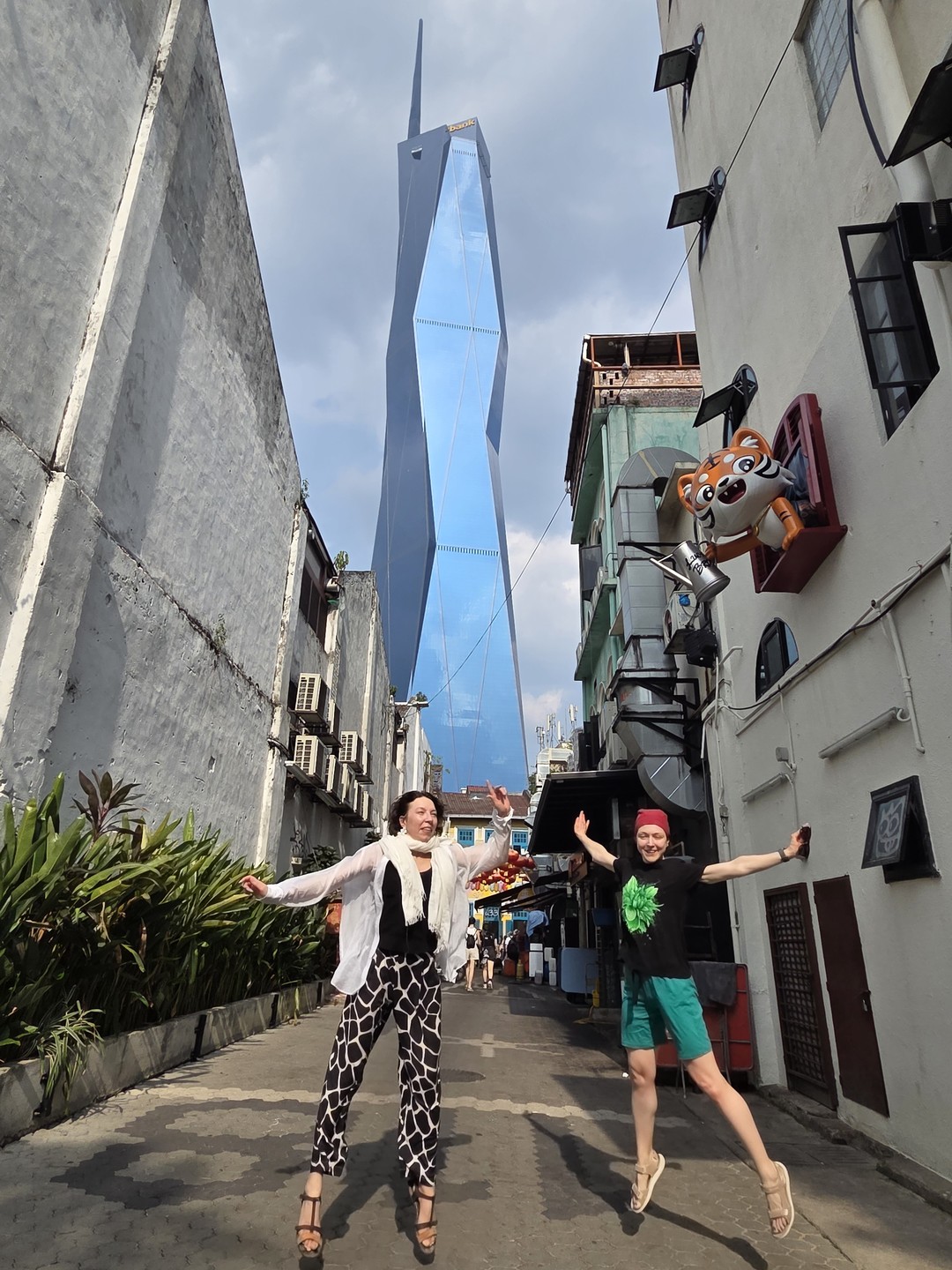 Были на экскурсии 22 марта. Девушка Тина прекрасно говорит по-русски, интересный рассказ про различные достопримечательности города