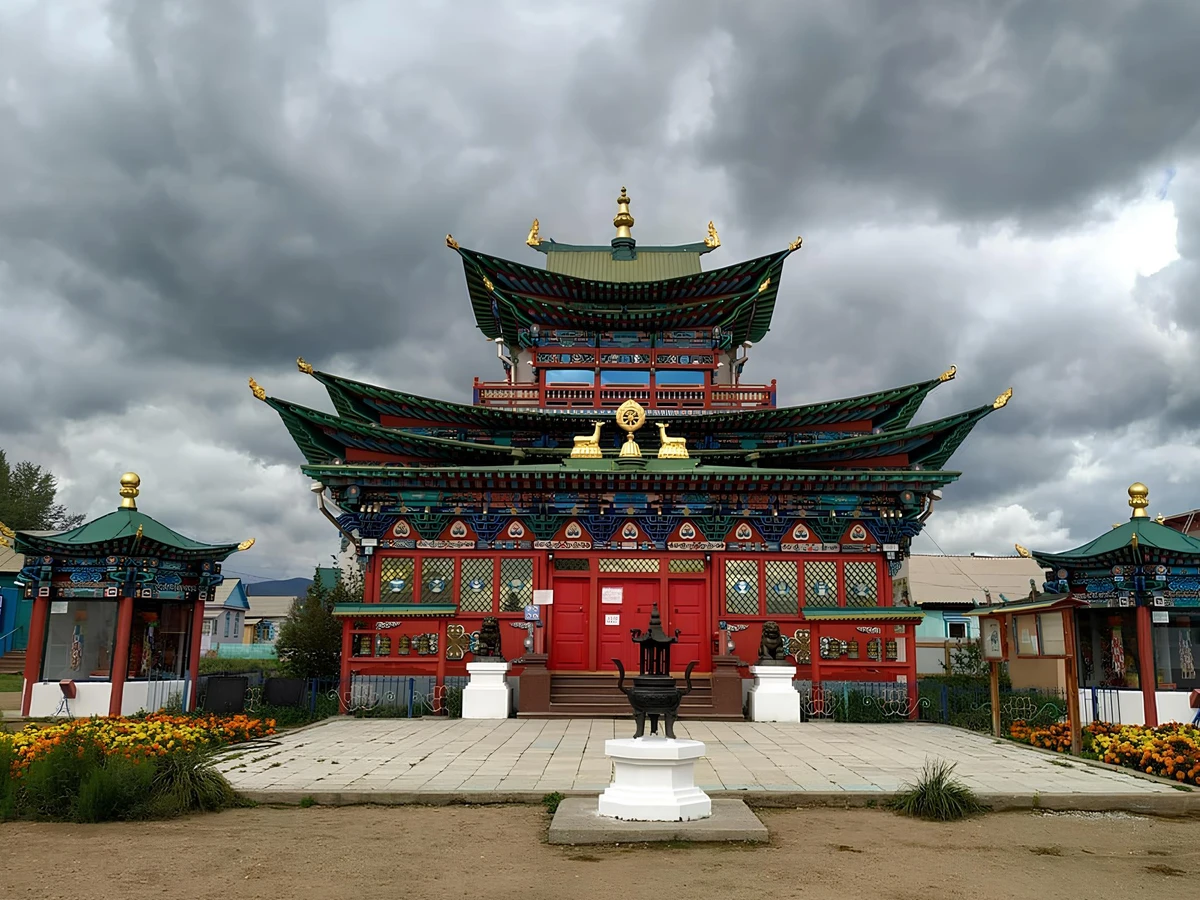 Из Иркутска — в Иволгинский дацан и Улан-Удэ