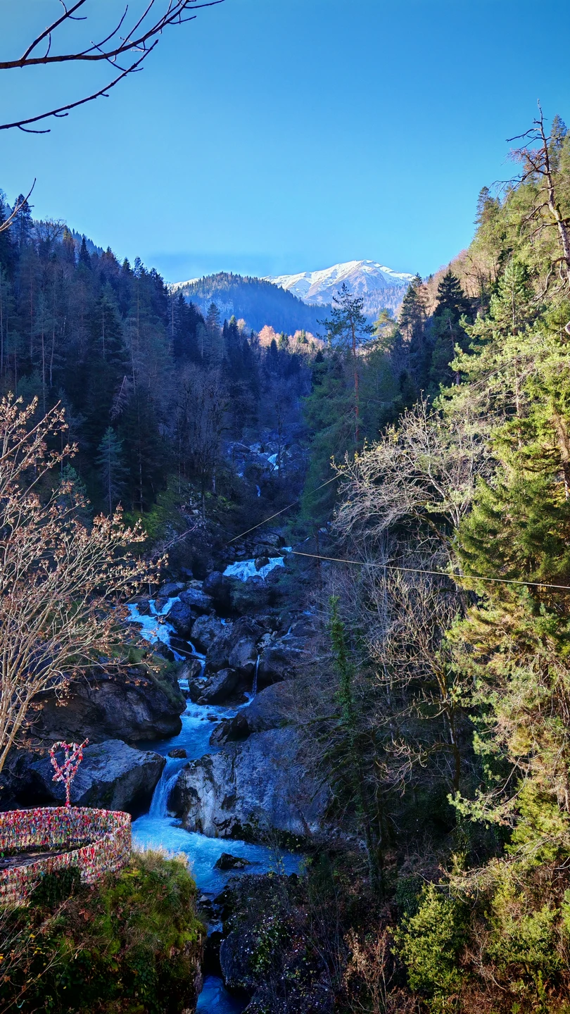 Поездка была очень насыщенной в сопровождении профессиональных водителей, в целом понравилось, организовано хорошо, без задержек. Маршрут