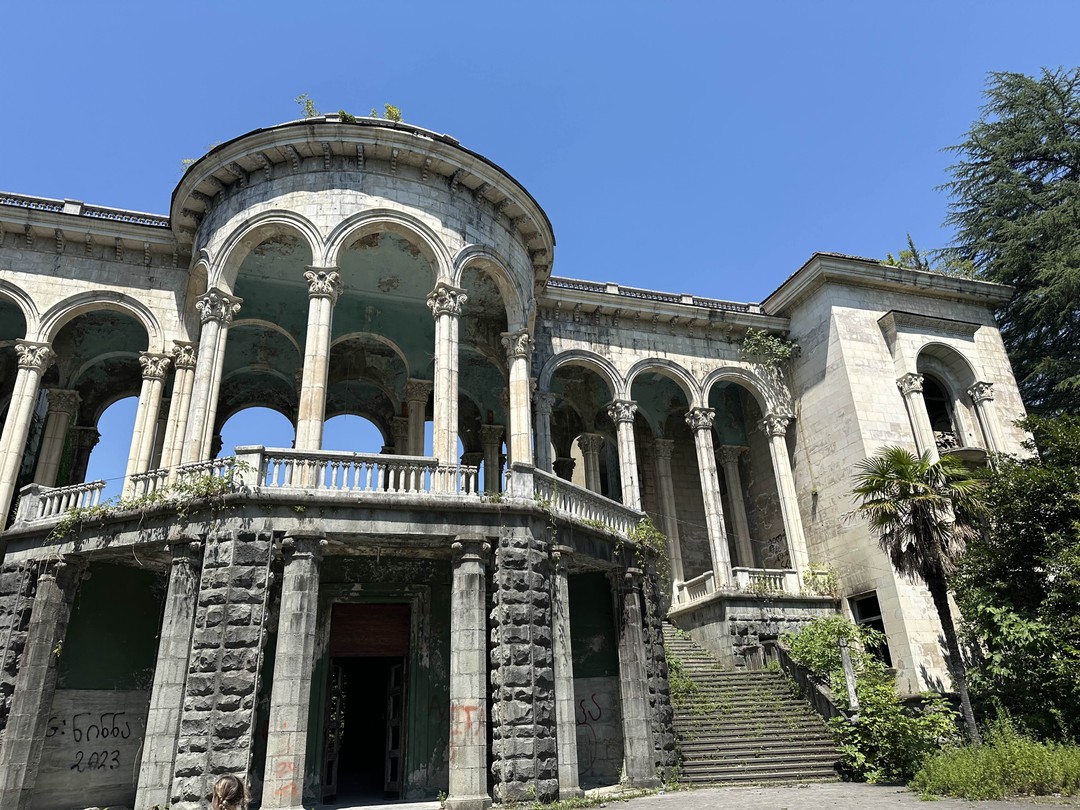 Нас впечатлило, как умело и спокойно вы помогали преодолевать организационные сложности. Спасибо, что во время поездки