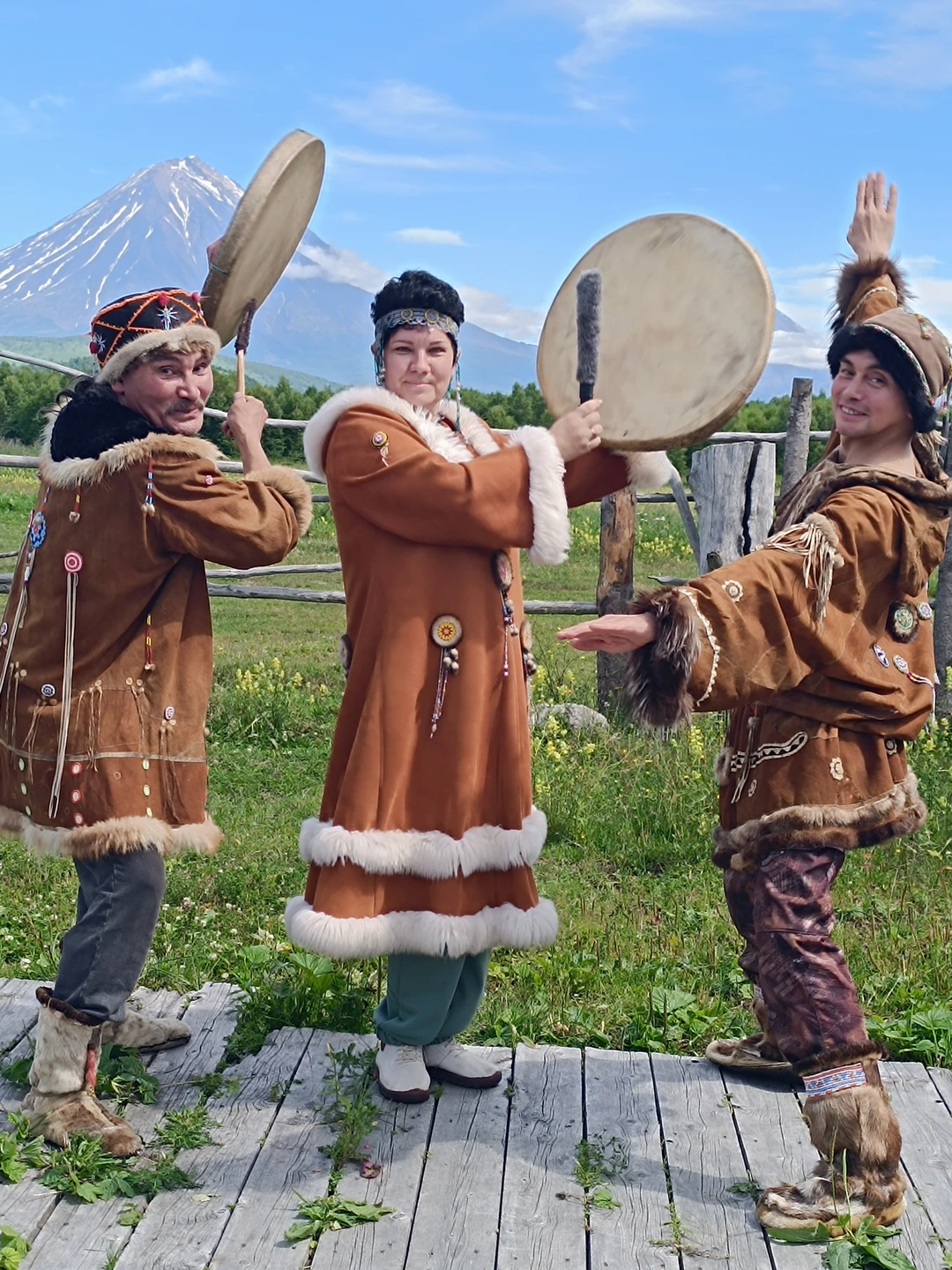 Гидом был Александр, рассказал всё о Камчатке, просто в восторге от его знаний и умения вовлечь в это замечательное место!