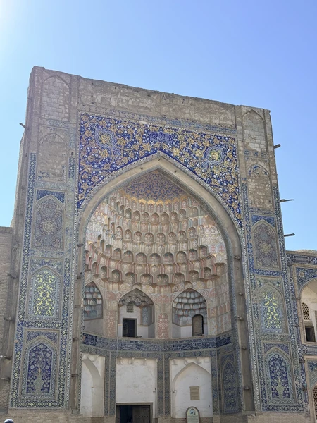 Очень классная экскурсия, экскурсовод Ислом знает, о чем рассказывает, очень дружелюбный, отвечал на все-все вопросы, сохранял