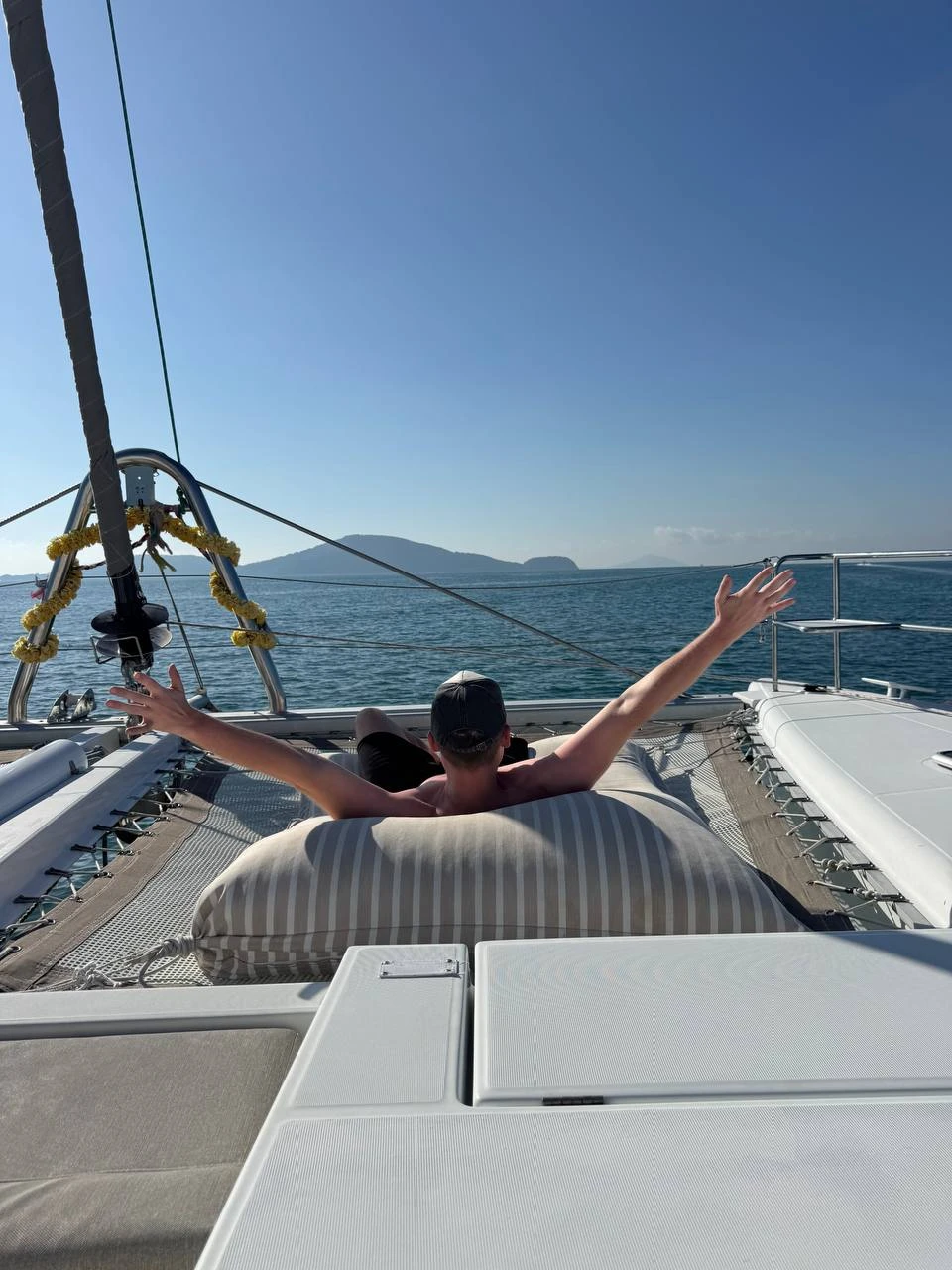 Это была невероятная поездка, полная солнца, моря и эмоций! Катамаран оборудован всем необходимым. Особенно порадовало место