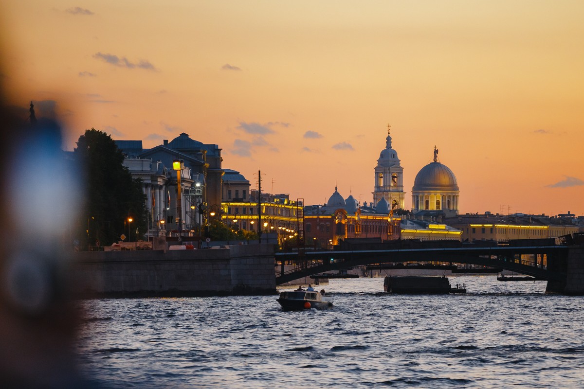 Фото Ночной круиз на развод мостов с концертом