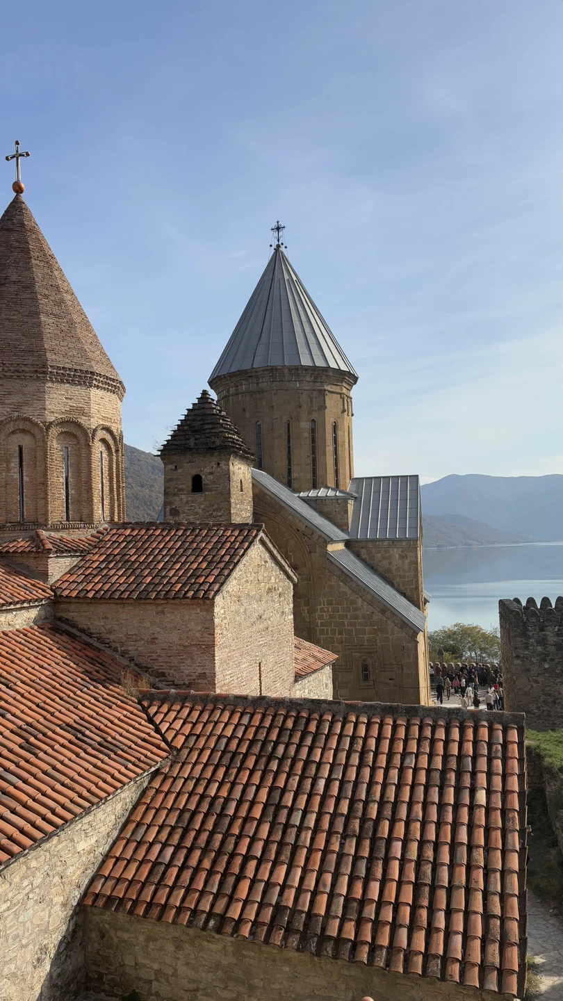 Казбек из Тбилиси: целебные травертины и волшебство горной долины (Юлия)