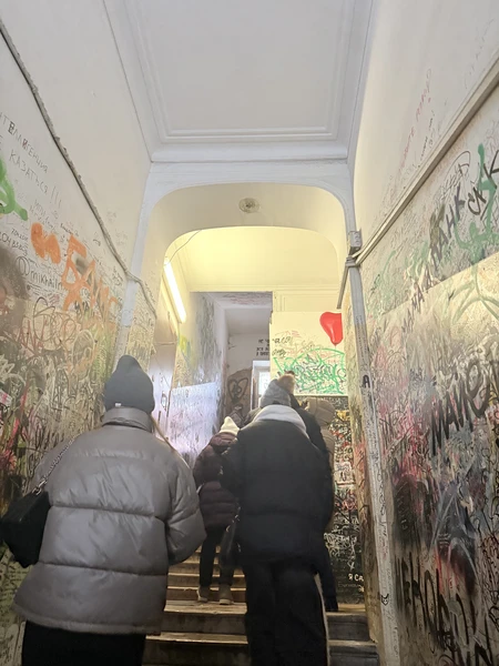 Прекрасная экскурсия! Ирина - замечательный рассказчик! Всё максимально информативно, с юмором и очень живо! Всем рекомендую! 👍