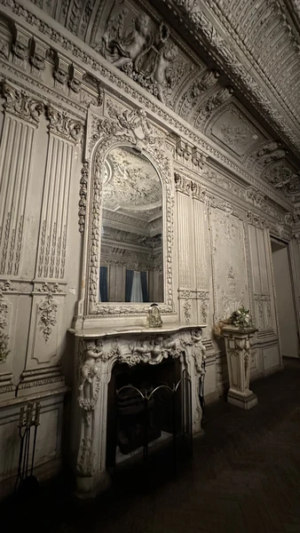 впечатляет ….. очень печально что такая красота в таком плачевном состоянии … надеемся что такая красота