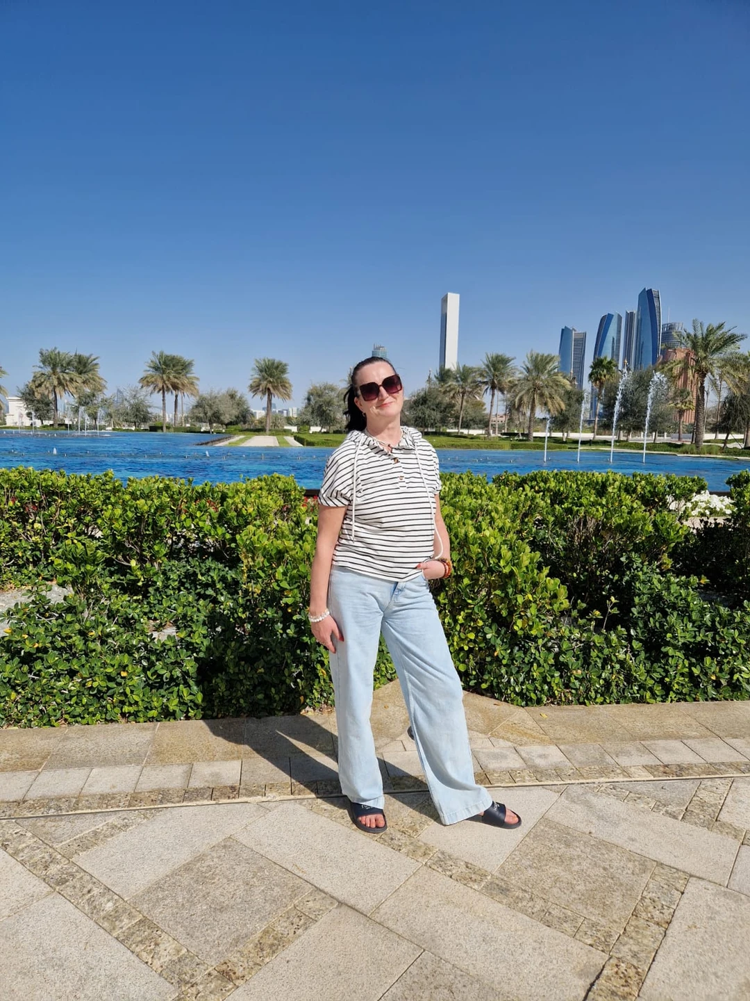 Провели прекрасный день в Абу даби. Много интересной информации узнали от гидов. Посмотрели достопримечательности. Удобный транспорт