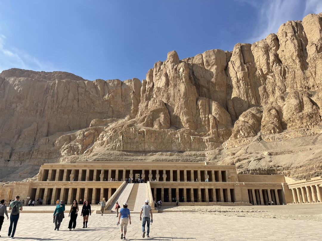 Очень понравилась экскурсия! Красочная, насыщенная, по особенному теплая. Сняла одну звезду за маршрут. Хочется больше времени