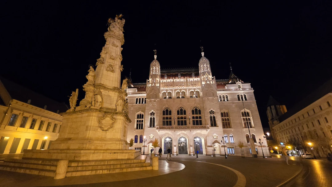 Первый день в Будапеште и первая эескурсия по волшебному ночному городу. После слова волшебный ничего больше