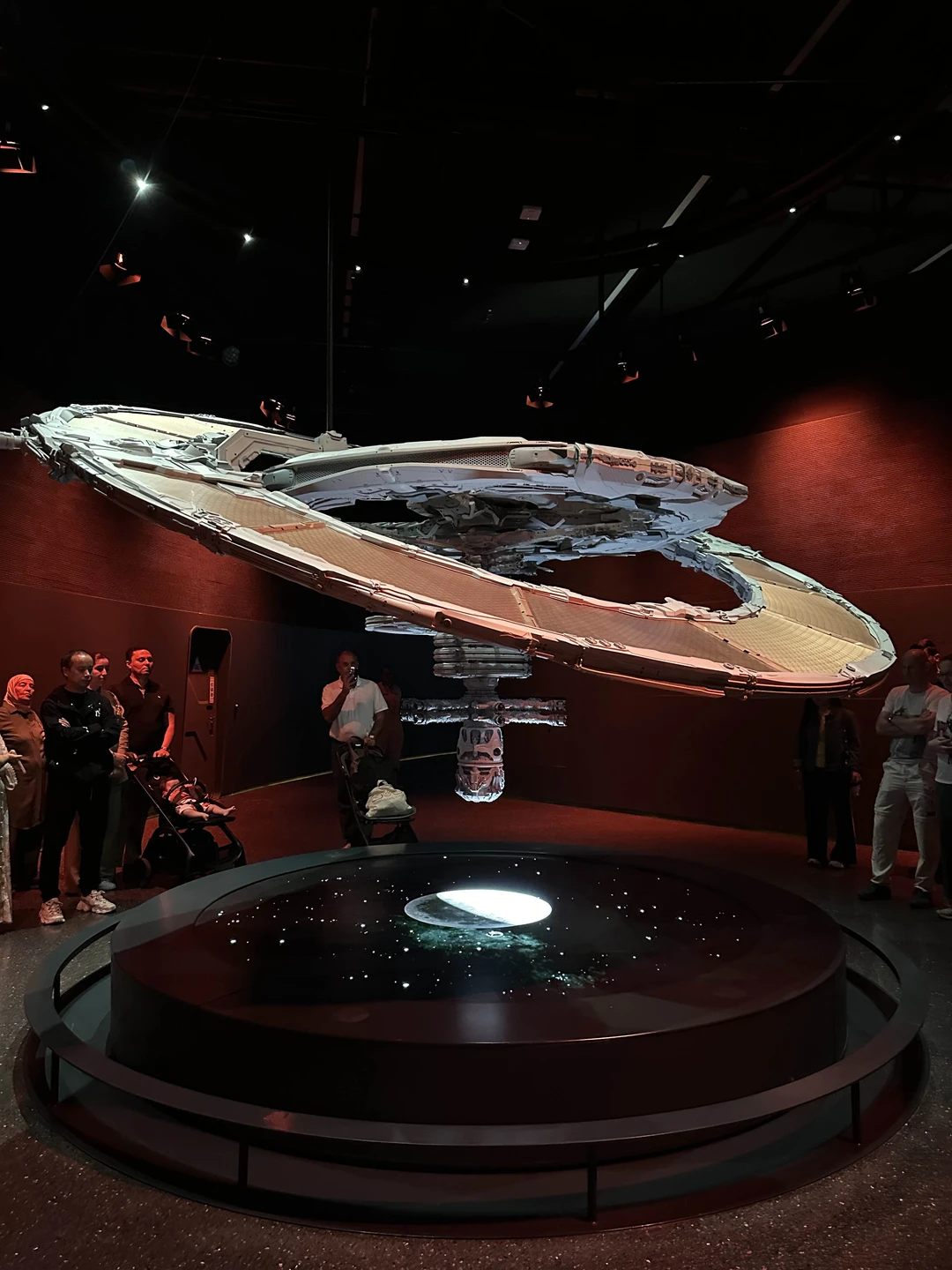 Билеты приобрели быстро. Очень понравился музей будущего! Иммерсивные залы, выставка роботов, медицина будущего, космос, беспилотное такси…