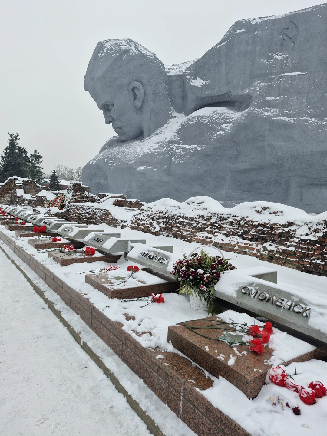 Добрый день! Брали экскурсию на новогодние праздники. До обеда Брестская крепость, после обеда непосредственно Брест. Сергей