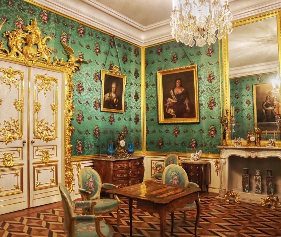 Фото Вечерний Петергоф: Большой дворец, Нижний парк и малый музей (все билеты включены)