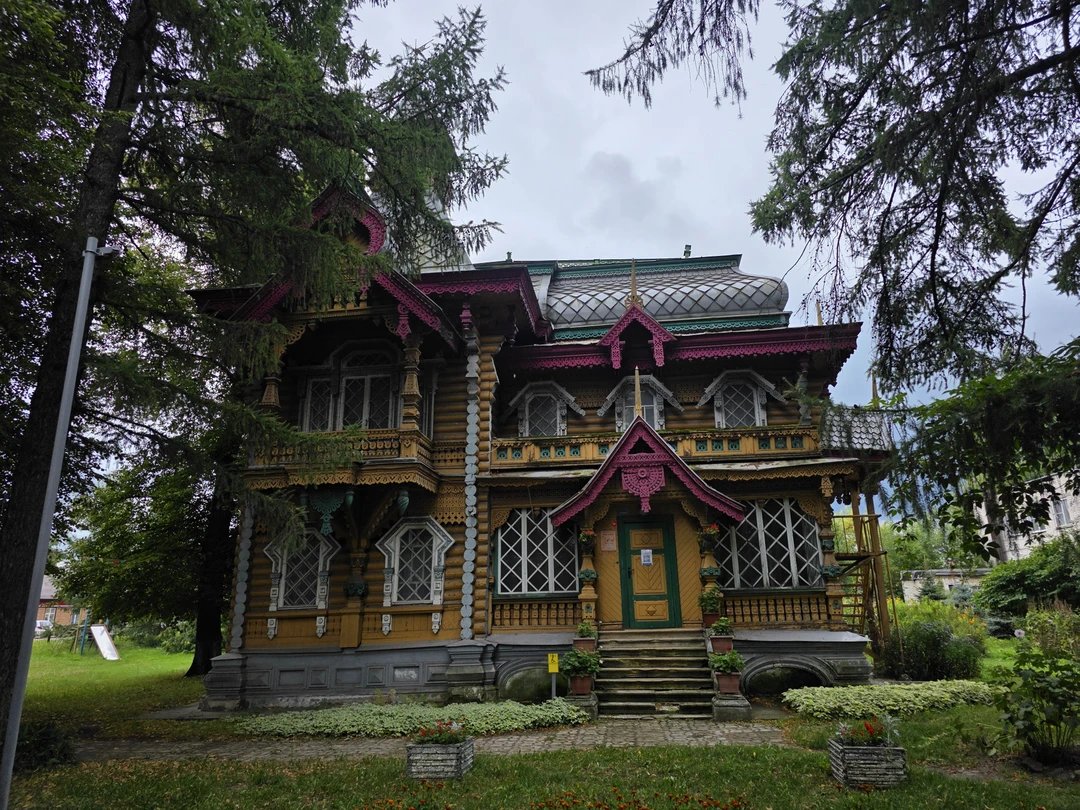 Отличный маршрут с возможностью захватить для осмотра и ознакомления города рядом с Нижним. Андрей — очень