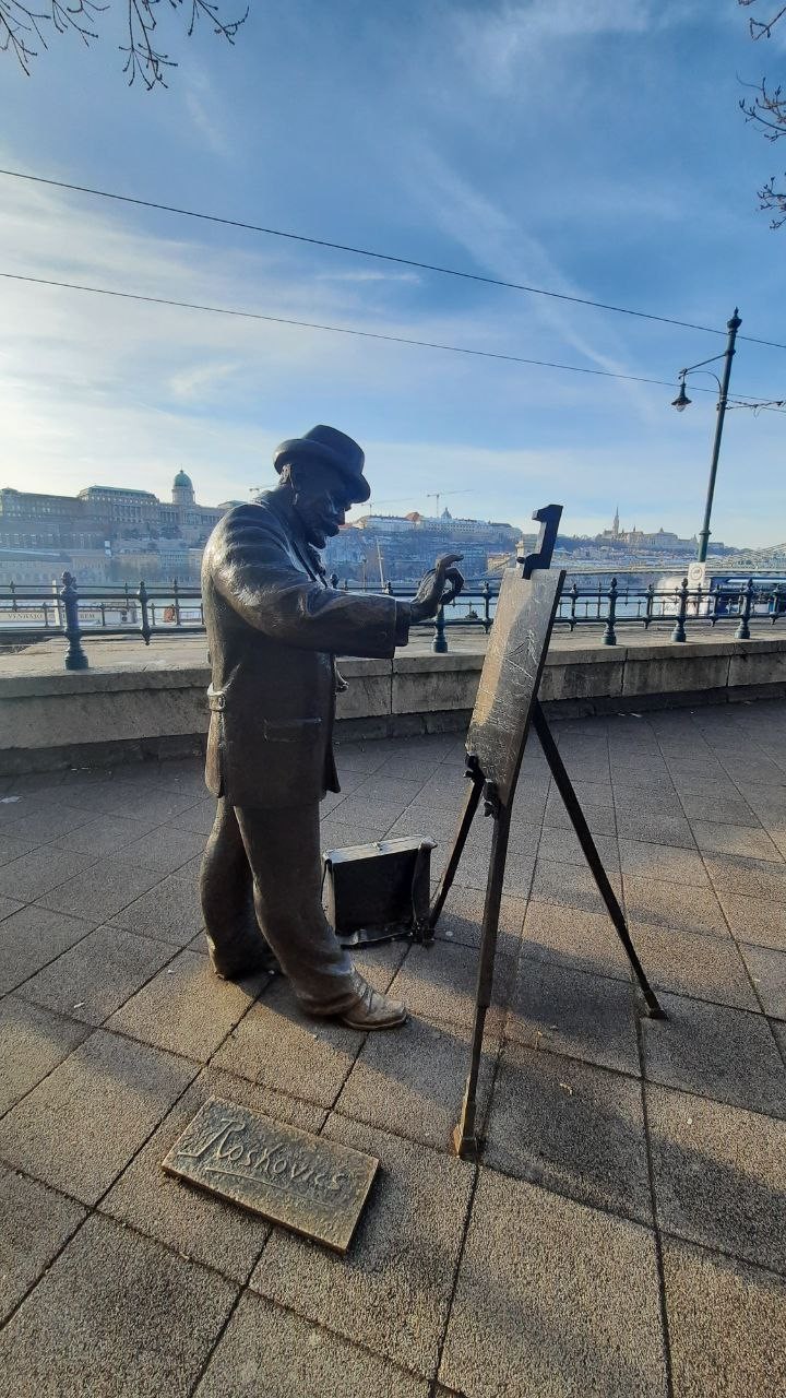 Экскурсии замечательные, была и на синем и на красном маршруте. Илья - профессионал своего дела. За