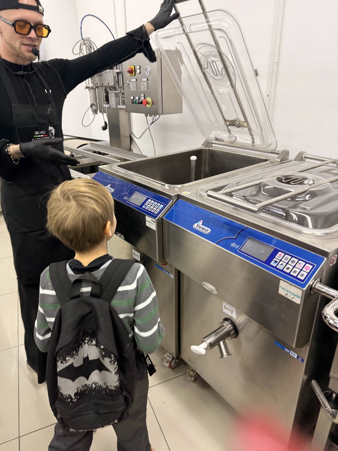 Мероприятие подойдёт для любого, начиная от младшего школьного, возраста. Организовано все достаточно хорошо. Но заявлена экскурсия