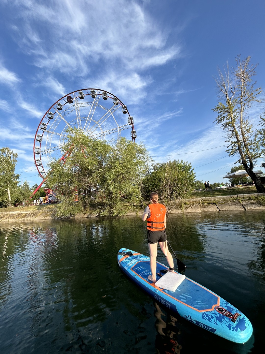 Только недавно я узнала что такое SUP. И сразу же влюбилась❤️. Инструктор объясняет и рассказывает так