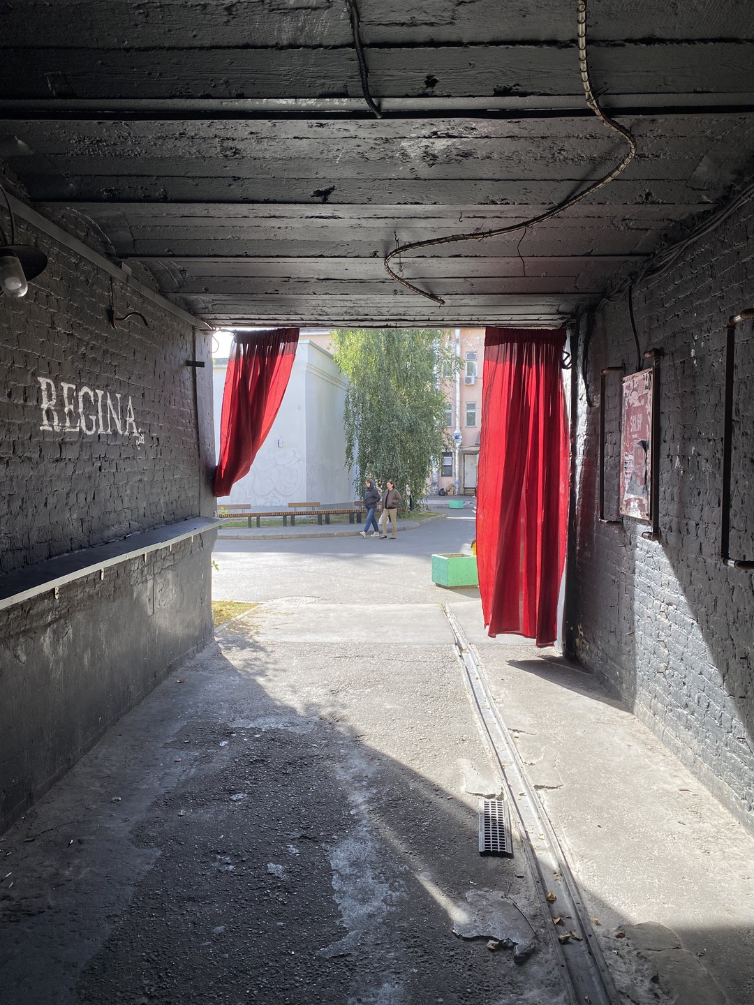 Являюсь москвичкой. Люблю гулять по Москве с экскурсиями и самостоятельно. Думала, что район Китай-Города знаю. Оказалось