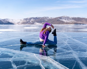 Ступа Просветления на острове Огой, катание на коньках и «поцелуй» Байкала