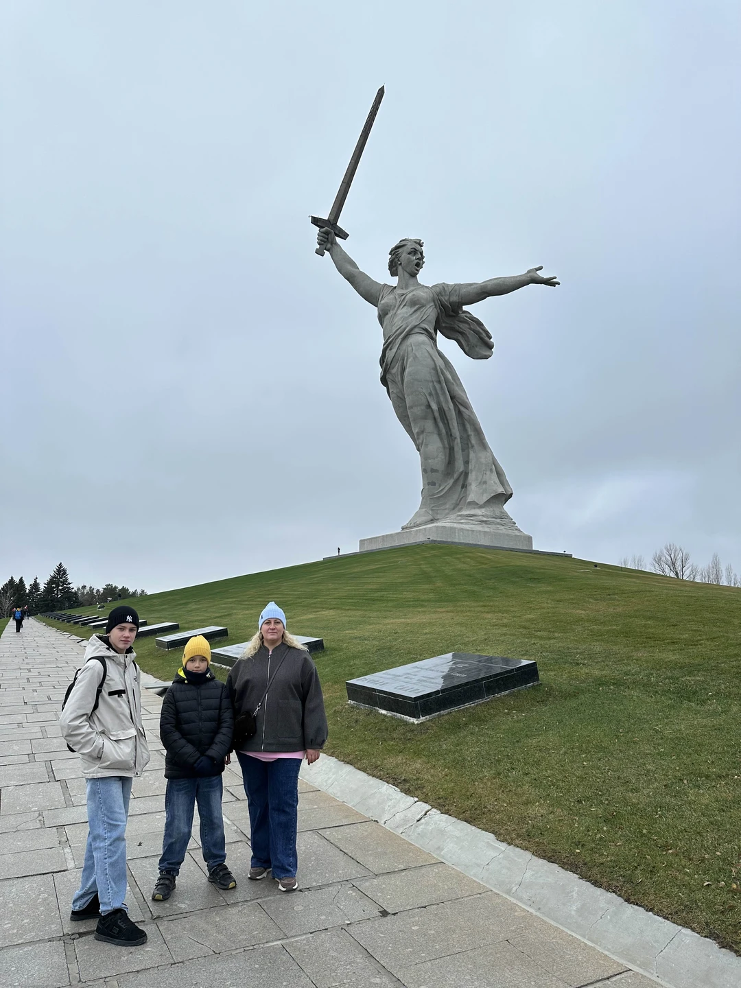 Однозначно рекомендую данную экскурсию! Мы сходили на Мамаев курган сначала сами, просто погуляли, все посмотрели, но