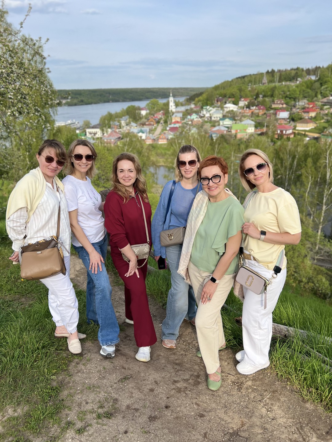 Экскурсовод, который может создать невероятную атмосферу погружения в Плёс! Очаровать всех без исключения! Влюбить в город