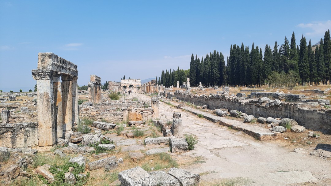 Вначале хотелось бы поблагодарить организаторов экскурсии: гидов Викторию, Иита, а также профессионала- водителя Ферида. Ребята -