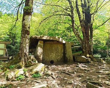 Свято-Михайловский монастырь и музей камней