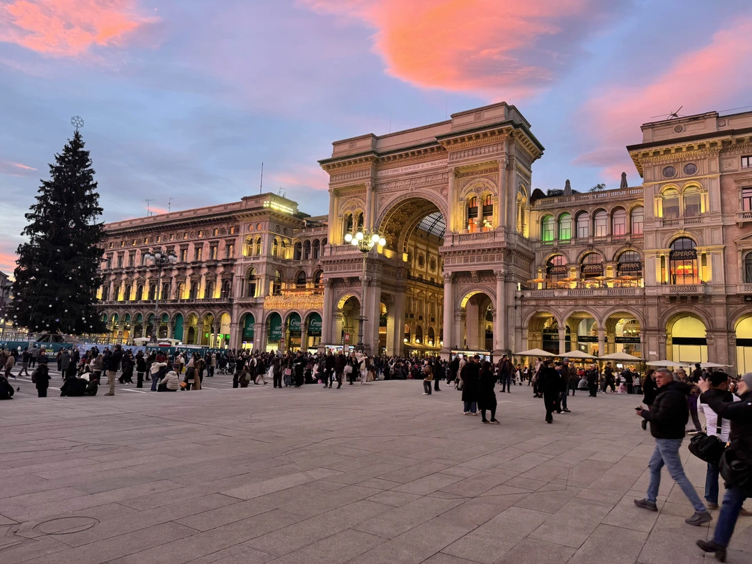 Огромное спасибо Наталье за наше знакомство с Миланом и собором! Это было прекрасно проведенное время с отличным гидом-профессионалом!