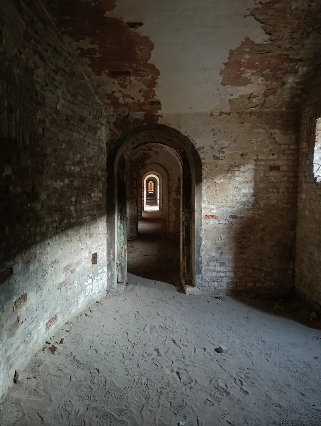 Экскурсия по нетуристической Брестской крепости (Любовь)