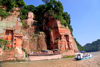 Гигантский Будда Лэшаня и старинные улочки