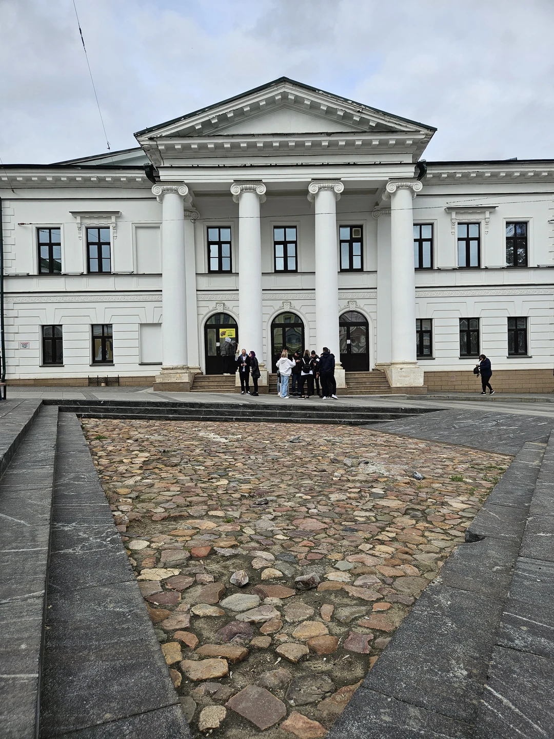 Очень приятная, интересная экскурсия. Не перегружена информацией. Хороший маршрут, можно пройти потом самостоятельно.