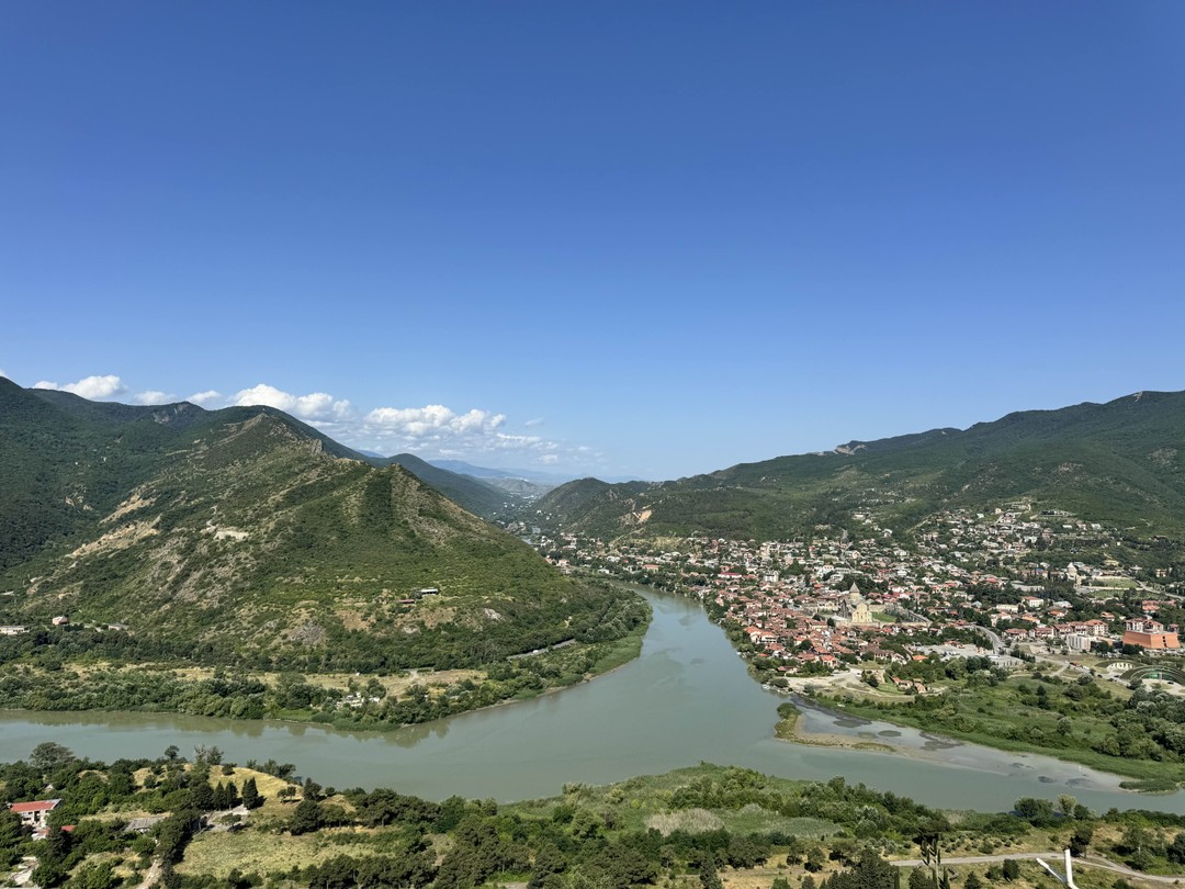 Добрый вечер, хочу оставить отзыв о гиде Леван 🙏, первый раз в Грузии и нам очень