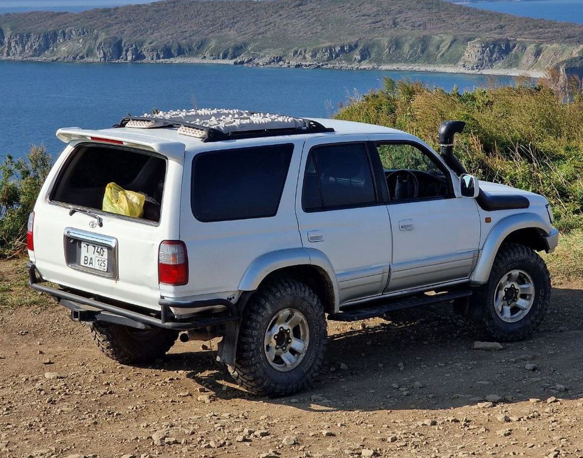 Трансфер на внедорожнике: Стеклянный пляж, Русский мост и мыс Тобизина