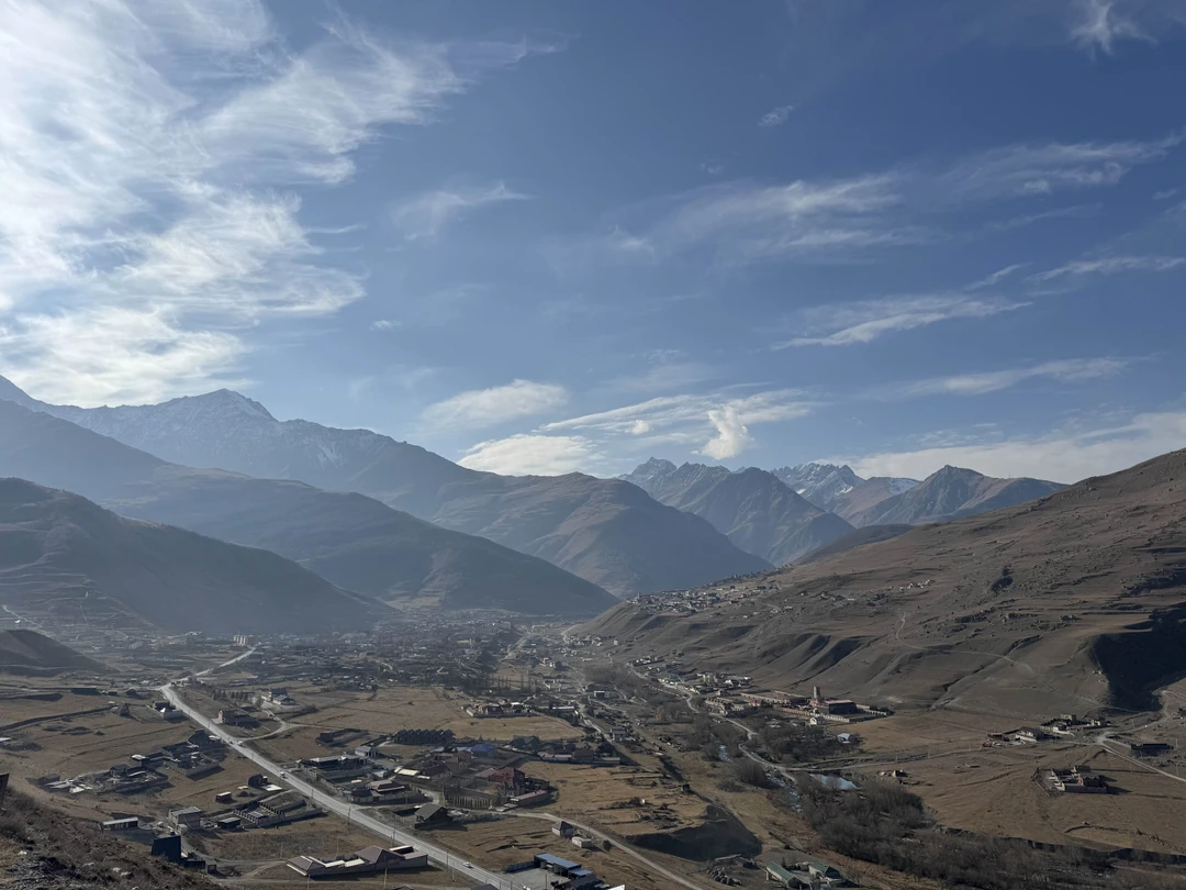 Ездили на экскурсию вместе с Николаем. Понравилось абсолютно все, начиная от связи за день до выезда и заканчивая рассказами о местных жителях