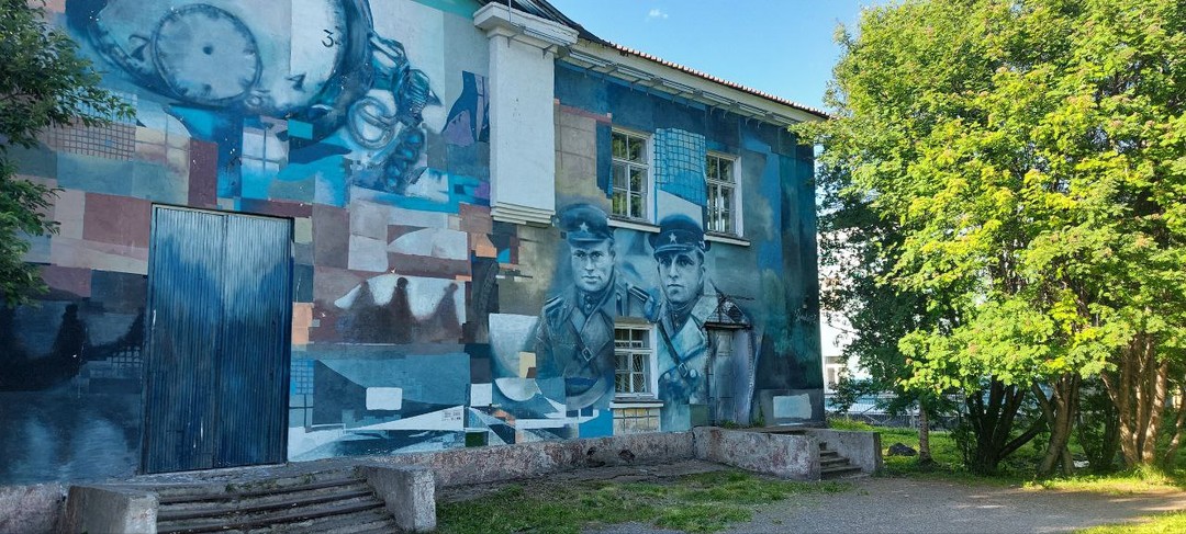 Огромная благодарность за экскурсию "Мурманские муралы"! С потрясающим гидом Дмитрием 4 часа экскурсии пролетели на одном