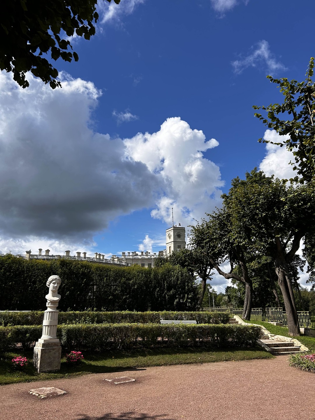 Очень понравилась экскурсия. Гид Максим рассказывал очень интересно. Правда немой сын, 6 лет не совсем был