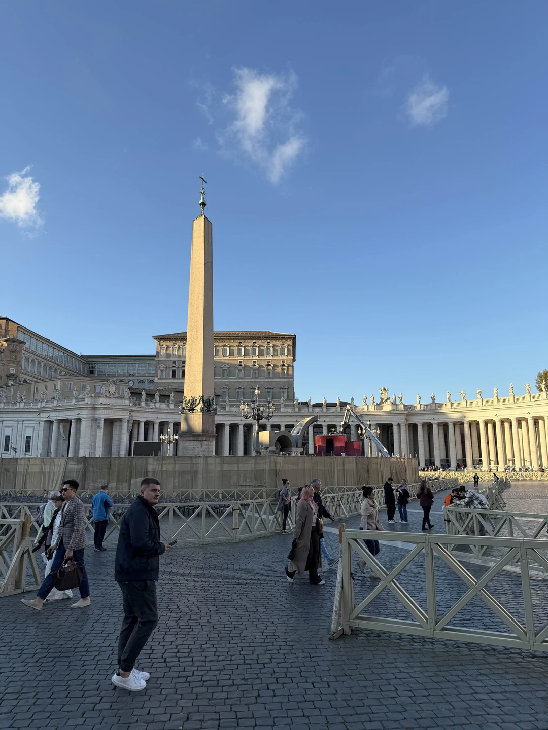 Экскурсовод Елена, провела экскурсию в Ватикане и Соборе Св. Петра. Понравилось, узнали много нового