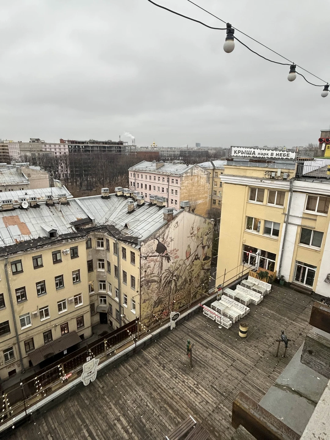 Алексей прекрасный гид, очень интересно и живо рассказывает, охотно отвечает на вопросы. Экскурсия легкая и приятная