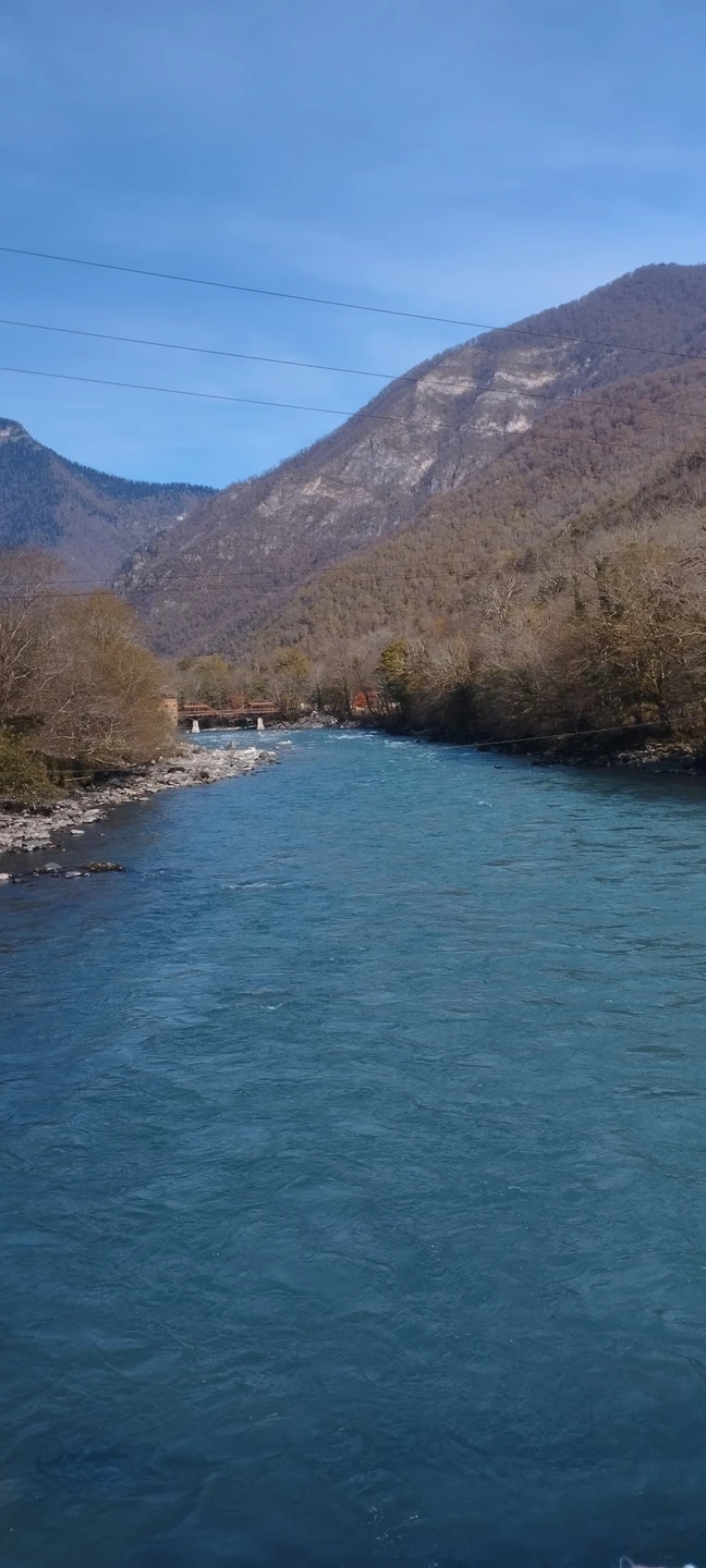Сегодня на экскурсии гидом у нас был Астамур, ездили втроём на легковом автомобиле. Понравилось, что нам