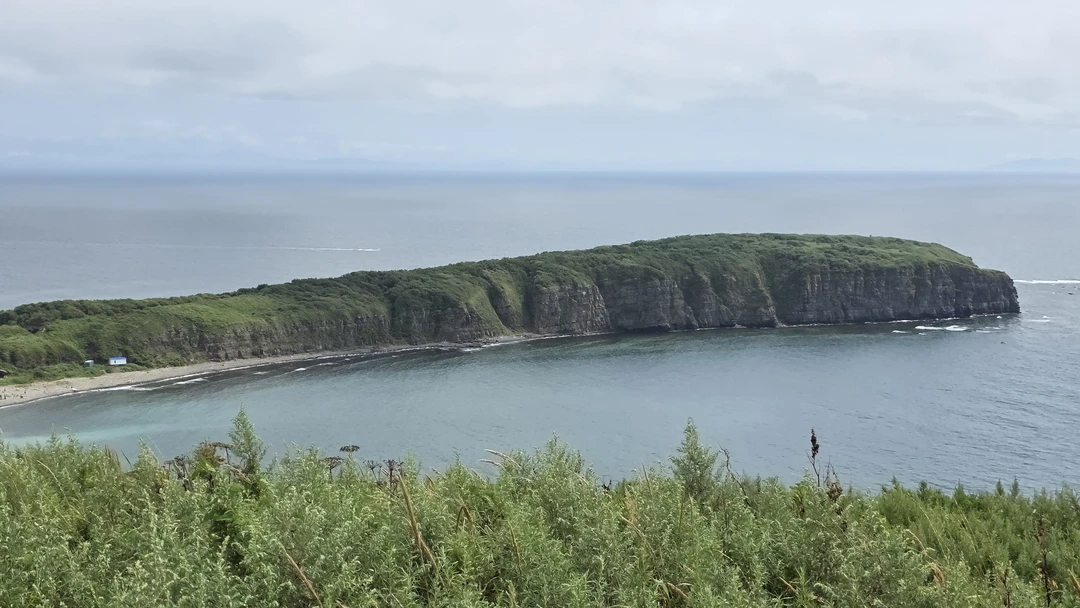 Отличная экскурсия! Особенно понравились локации на острове Русский. Это нужно видеть! Гид Евгений замечательный рассказчик. Очень