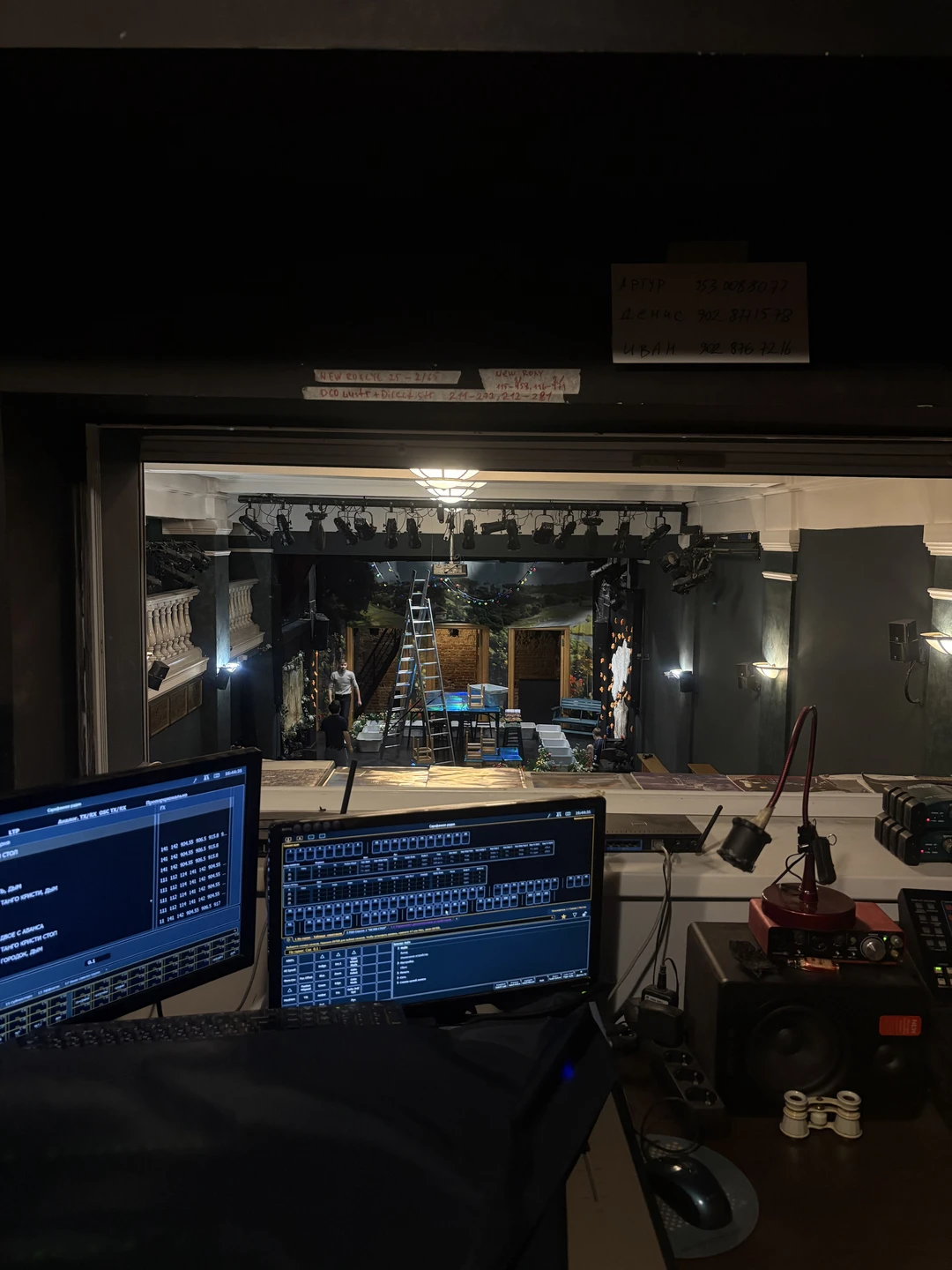 Интересная и душевная экскурсия по любимому театру! Полазили везде, где только можно. Ходили большой семьей, все в восторге!