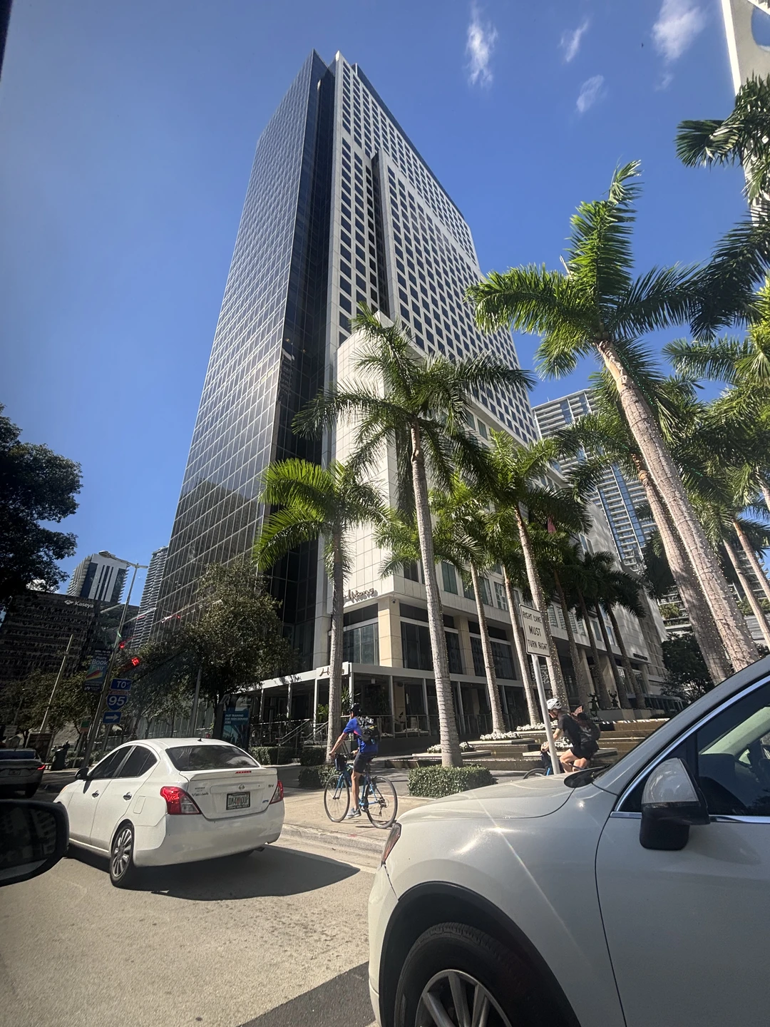 Прекрасная экскурсия! Узнали много нового про Майами, Артем рассказывал интересные факты, всегда отвечал на наши дополнительные