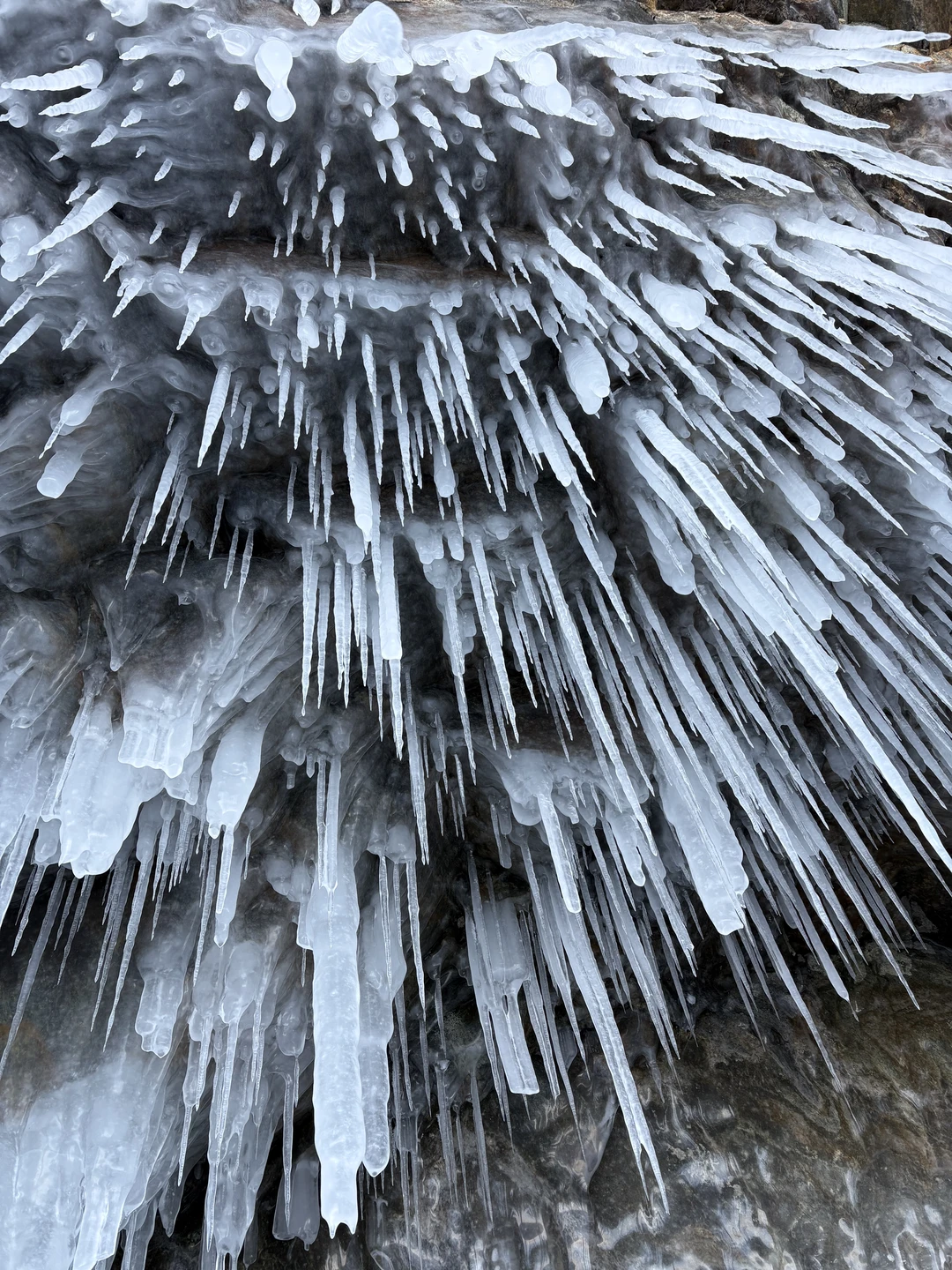 Два дня на Байкале пролетели как одно мгновение. Александр показал всё о чём мы мечтали и даже больше! Всем советую!